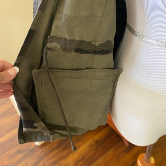 LOVE TREE  VEST CAMO,  M - Picture 15 of 16